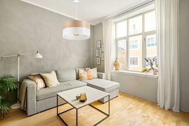 Настільна нічна лампа з ажурним абажуром 