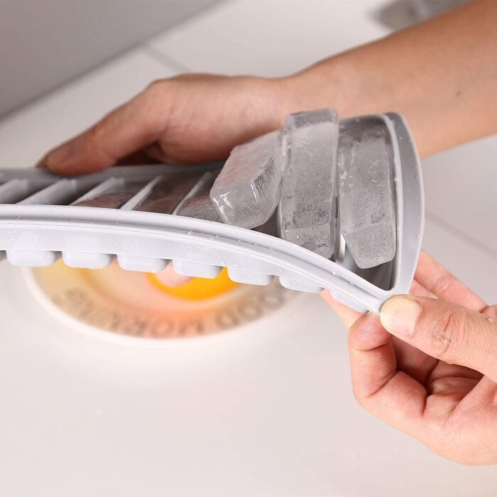 Силіконова форма для льоду LessMo з кришкою, BPA-free, LFGB сертифікована, на 10 осередків для коктейлів, віскі та напоїв, багатоколірна