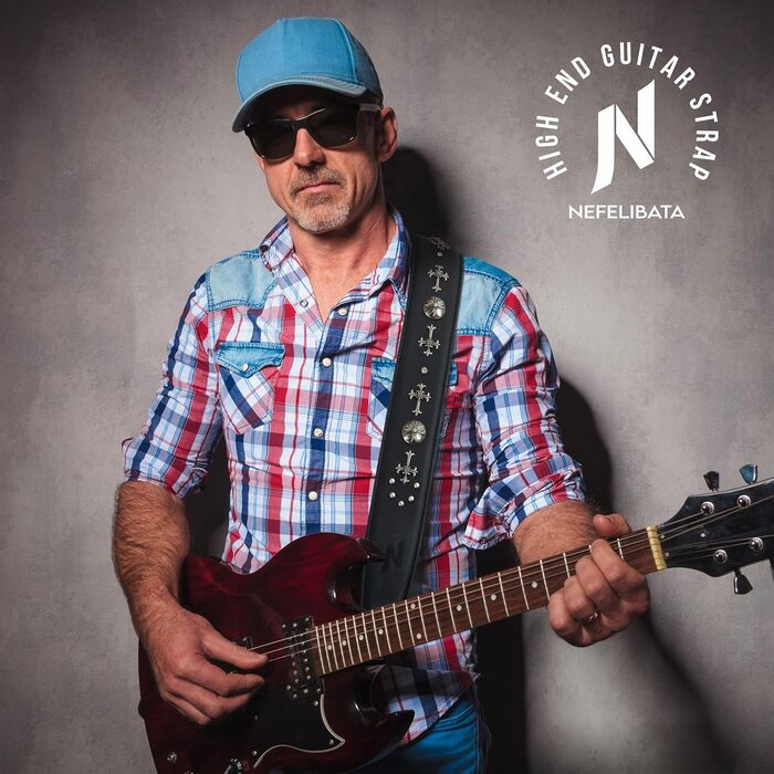 Гітарний ремінь Nefelibata з повном'якої шкіри, з підкладкою з піни, з срібними заклепками, для електро-, акустичної та бас-гітари (2,5' ширини, карбон-чорний), з хрестом