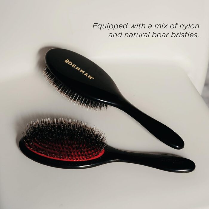 Щітка для волосся Denman Cushion Brush (Medium) з м'якими щетинами нейлону та щетиною кабана - розплутування та блиск, додає блиск волоссю, м'яко розгладжує та розплутує кучері та вибиваючі пасма – чорна, D81M