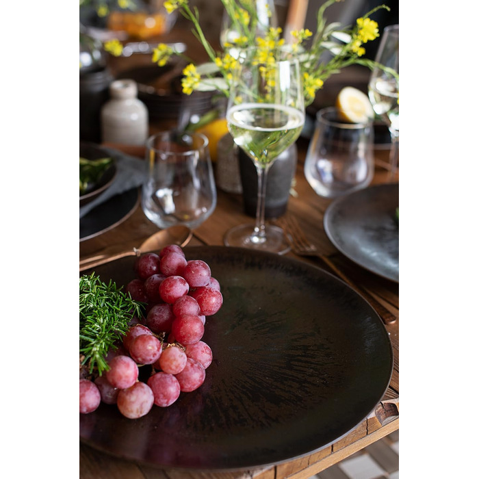 MÄSER Metallic Bronze, 12-piece tableware set for 4 people with a noble, glossy glaze, plate set with dinner plates, soup plates, and dessert plates made of high-quality ceramic stoneware, brown.