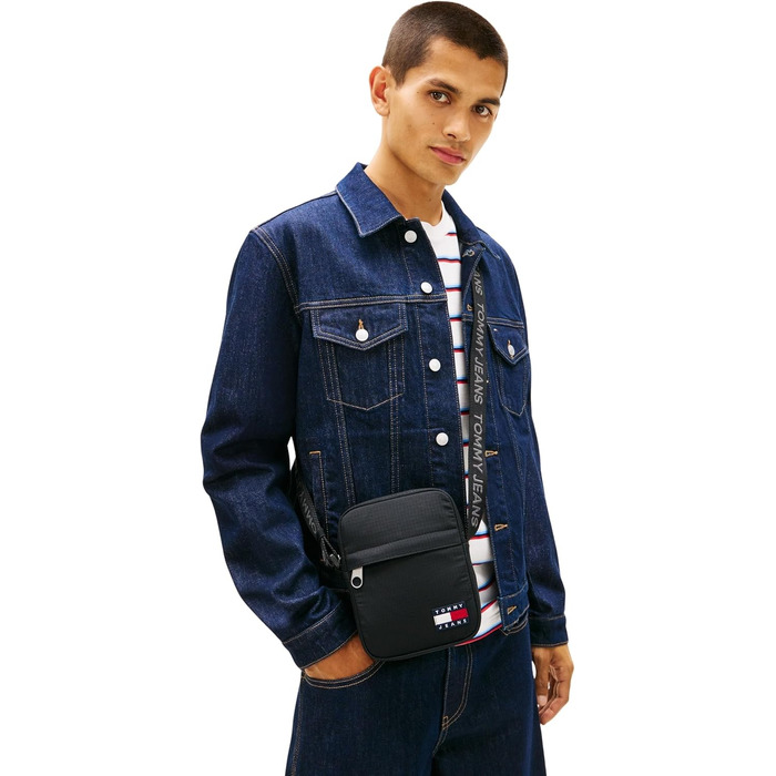 Чоловіча сумка-месенджер Tommy Jeans Daily Ripstop чорного кольору з зовнішньою кишенею