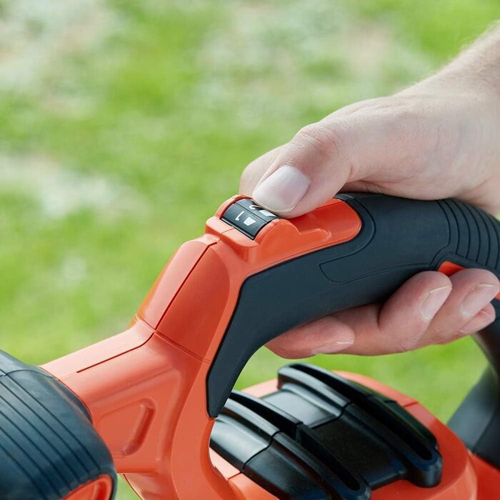 BLACK+DECKER 3-в-1 акумуляторний садовий пилосос-видувка 3000 Вт з подрібнювачем, рюкзаком-мішком 72 л, регульованою потужністю, для терас і доріжок (BEBLV300)