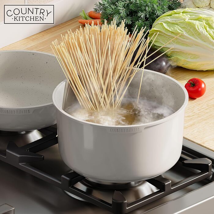 Набір посуду Country Kitchen 16 предметів з керамічним антипригарним покриттям, дерев'яні ручки, для плити та духовки (кремовий з золотистими крапками)