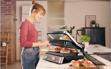 Електричний гриль Braun MultiGrill 7 CG7020: 3-в-1 (контактний гриль, BBQ, духовка), 2000W, велика поверхня (12 бургерів), регулювання температури, для дому