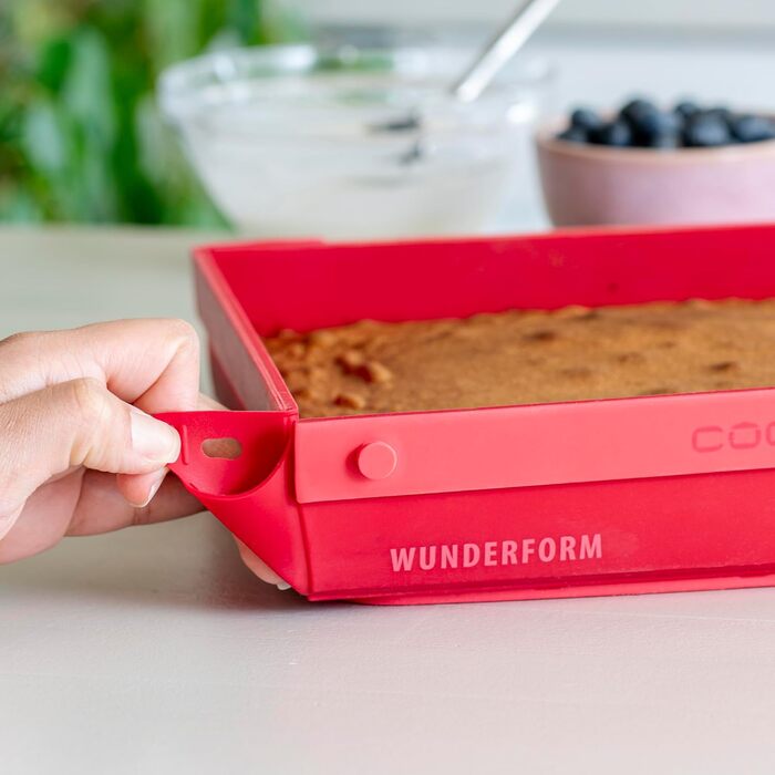 coox WUNDERFORM Frame MQ in Blue: The first foldable silicone cake pan for limitless baking creations - perfect for cakes, bread, and casseroles