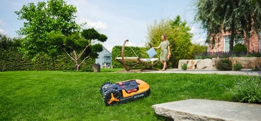 Робот-газонокосарка WORX Landroid M700 Plus WR167E (4Ah, 20V) для площі до 700 м², до 160 хв роботи