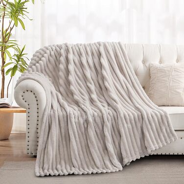 Плед RUIKASI фланелевий бежевий 150x200 см - теплий та м'який плед для дому, дивана, вітальні, декору, ковдра