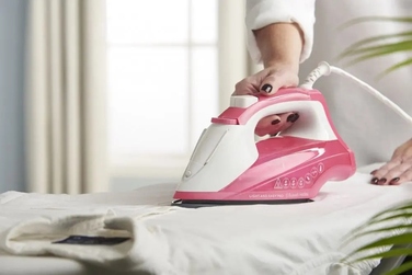 Праска Russell Hobbs Light & Easy Pro 26461-56, 2600 Вт, керамічна підошва, рожева