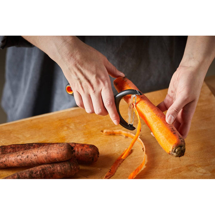 Овочечистка Fiskars Functional Form Y-подібна, 15 см, сталь/пластик, чорна (1016122)