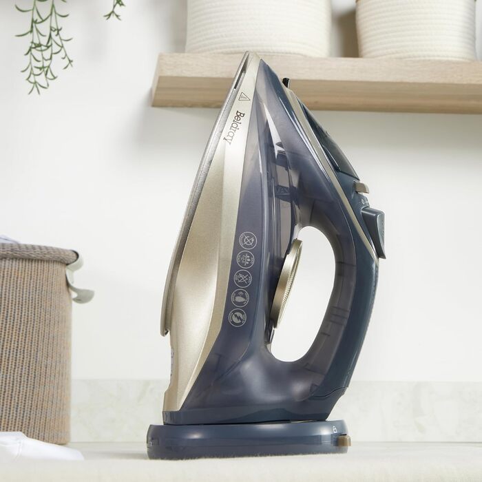 Праска Beldray 2600 Вт з керамічною підошвою з антипригарним покриттям, регулюванням температури та подачі пари, функцією самоочищення, резервуаром 280 мл, парою до 140 г/хв, висока потужність (EU-штепсель, Titanium)