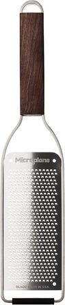 Терка кухонна Microplane Master Series з нержавіючої сталі та дерев'яним ручками з горіхового дерева, для овочів, фруктів та сиру, Made in USA (дрібна)