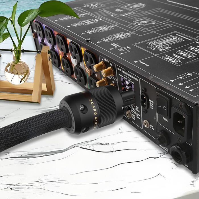 Hi-Fi мережевий кабель Tertullus High End C7 для аудіо-обладнання, штекер Schuko - C7, 1м (P104-c7)