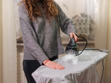 Парова праска з керамічною підошвою Emavo, 3000 Вт