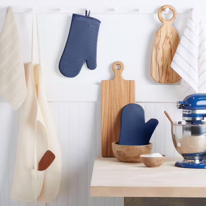 KitchenAid Oven Mitt Set, Textured, Soft Silicone, Blue Willow, 2 Pieces