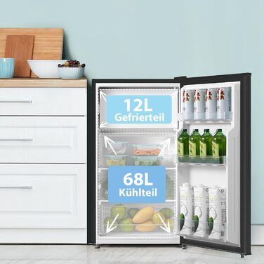 Холодильник Comfee RCD115DK2 з морозильною камерою, 80 л, чорний. Регулювання температури, регульовані ніжки, відсік для овочів та фруктів. Енергоспоживання 137 кВт/рік.