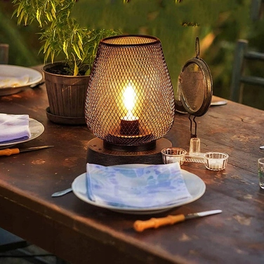 Світлодіодний нічник у ретро-стилі: металевий ліхтар на батарейках