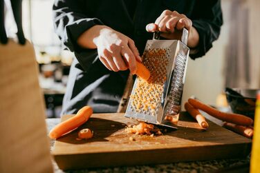 Терка Fiskars Essential 4-стороння, нержавіюча сталь, 23 см, срібляста (1065589)