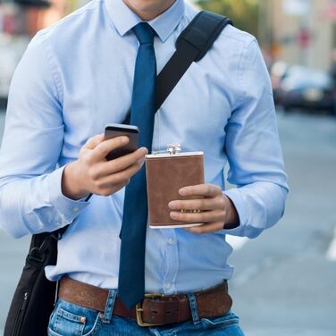 Фляга з гравіюванням, набір фляги з чашкою та воронкою, персоналізовані подарунки (8oz/237ml, коричнева) 8 oz Коричнева універсальна