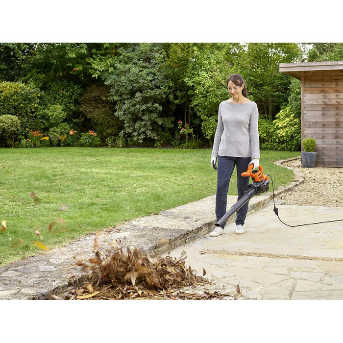 Електричний садовий пилосос-воздуходувка Black+Decker 3-в-1 BEBLV290, 2900 Вт, з подрібнювачем, 315 км/год, 55 л мішок-рюкзак, для терас, доріжок, під'їздів