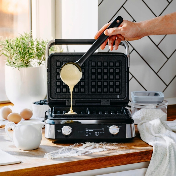 Вафельниця Adler AD 3084, 2400 Вт, LCD-дисплей, 5 програм, чорна