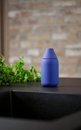 Zone Denmark Singles Dish Soap Dispenser Kitchen, Soap Dispenser, Dish Soap Dispenser, Easy Refill & Easy Dosage, Ø 7 cm, Height 15 cm, Capacity 300 ml, Indigo