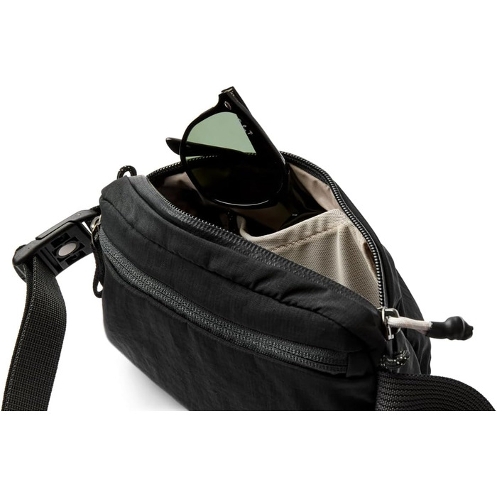 Bellroy Lite Belt Bag чорного кольору - універсальна сумка через плече, поясна сумка