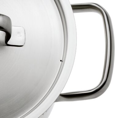 Каструля WMF Gourmet Plus 16 см з нержавіючої сталі Cromargan® з металевим кришкою та відводом пари, 1.4 л, для індукційних плит, з внутрішньою міткою, матова, з ручкою