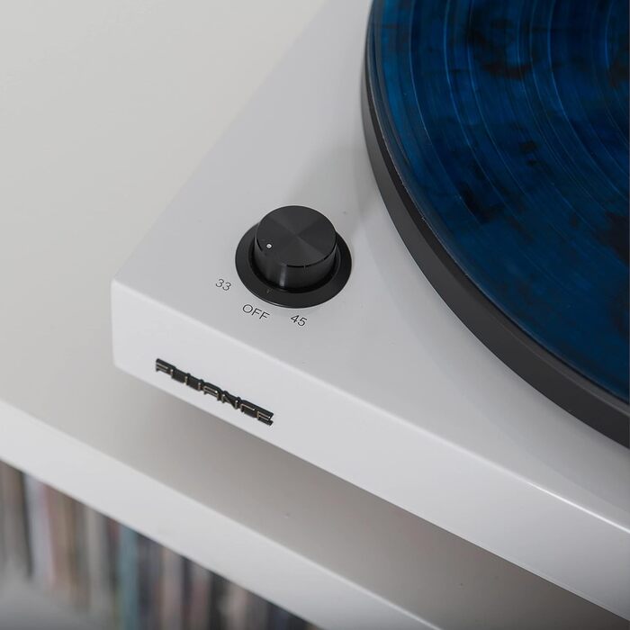 Програвач вінілу Fluance RT81 Elite High Fidelity з картриджем Audio Technica AT95E, чорний (глянцевий). Вбудований фонокоректор, ремінний привід, MDF корпус.