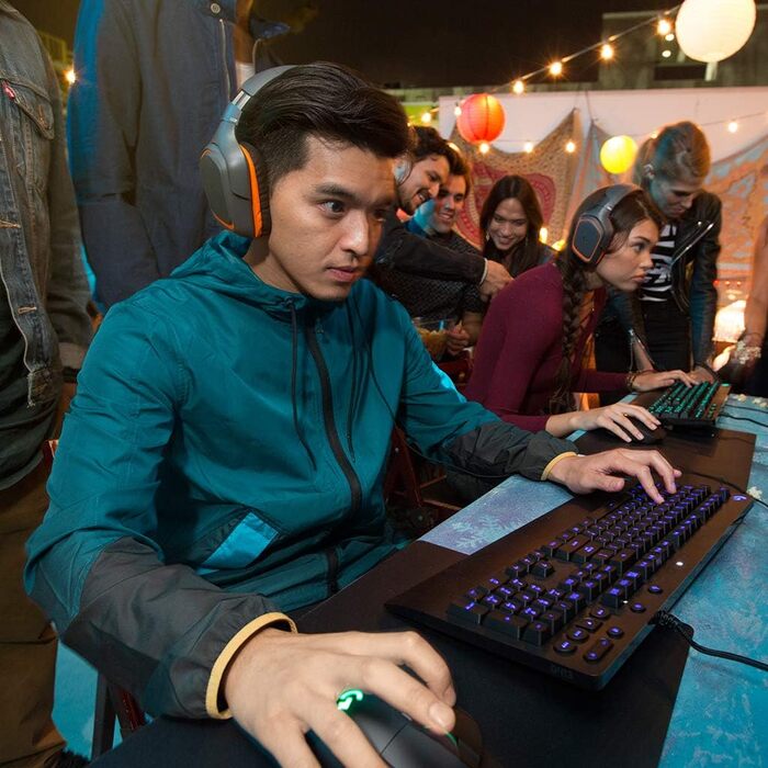 Ігрова клавіатура Logitech G213 Prodigy з RGB-підсвічуванням, програмовані клавіші G, мультимедійне керування, підставка для зап'ястя, захист від бризок, QWERTZ-розкладка (німецька)