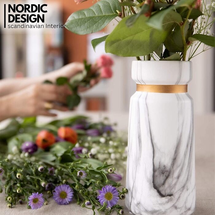 Керамічна ваза в стилі бохо для квітів, пампасів, сухоцвітів, H22см - білий мармур, з золотим обідком. Декоративний елемент, сучасний дизайн
