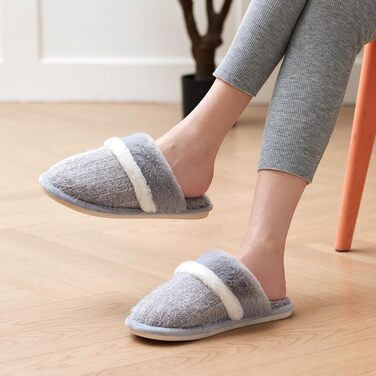 Тапочки домашні жіночі та чоловічі зимові - пухнасті з Memory Foam, зігріваючі та з антиковзким покриттям для холодних днів. Зручні та елегантні шльопанці як стильний подарунок (Світло-сірий, 36/37 EU)