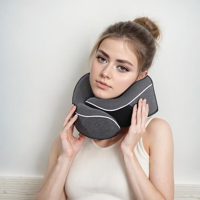 Подушка для шиї, туристична, з піною з пам'яті, для авто, поїздів та літаків, комплект з маскою для очей та берушами (темно-сіра)