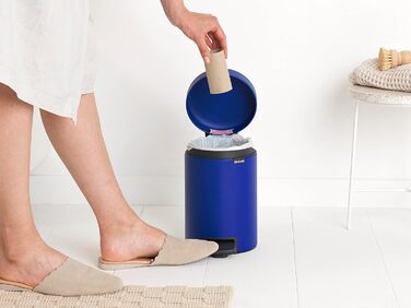 Відро для сміття Brabantia NewIcon 30L з м'яким закриттям та педальним механізмом, блакитне