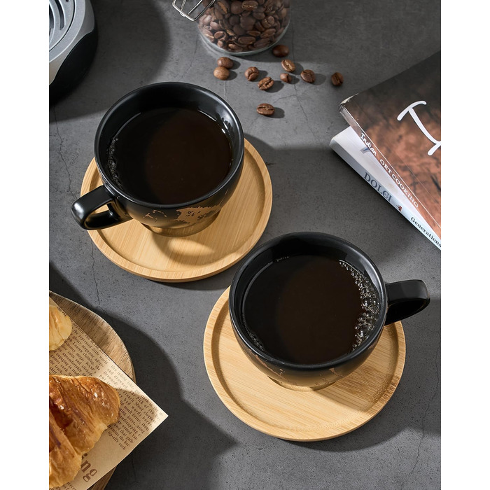 Набір керамічних чашок капучино HOME DECOR 4 шт., 220 мл, з металевим підставкою. Підходять для капучино, лате, американо та чаю. Чорний та білий дизайн