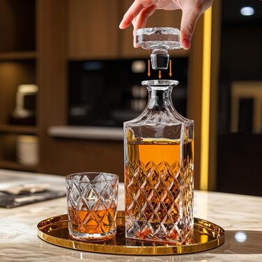 LIGHTEN LIFE Whisky Decanter and Glasses Set, Whiskey Decanter Set, Whiskey Gift Set, 849 ml Crystal Whisky Decanter with 4 Glasses 280 ml in Gift Box (5 Pieces)