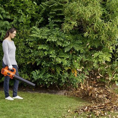 Акумуляторний повітродув Black+Decker 18В, 145 км/год, 577 м³/год, з вбудованим скребком для листя, для терас, доріжок, під'їздів, без акумулятора і зарядного пристрою BCBL200B