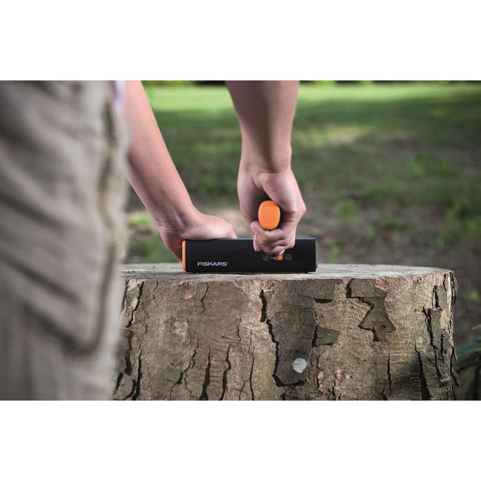 Точилка для ножів Fiskars Xsharp: керамічний точильний елемент, корпус з скловолокна, чорний/помаранчевий