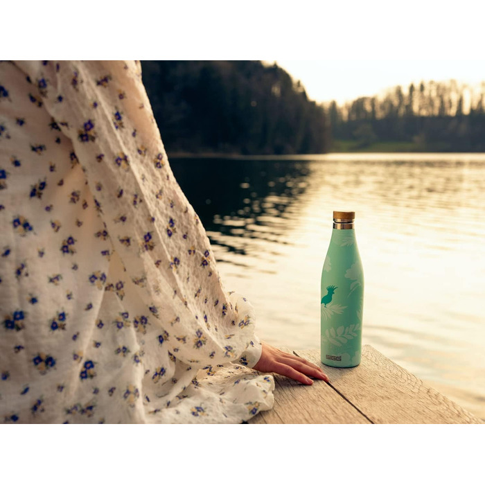SIGG - Insulated Drinking Bottle - Meridian - Leak-proof - Extra slim - BPA-free - Plastic-free - Double-walled 18/8 Stainless Steel - Bamboo Screw Cap - 0.5L / 0.7L (Sumatra Birds, Sumatra 0.5 L)