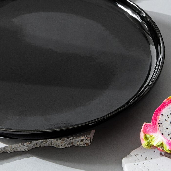 Набір посуду Konsimo VICTO на 6 осіб: 24-piece чорний глянцевий сервіз з 18 предметів з кераміки для сім'ї