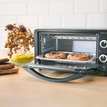 Електрична піч Cecotec Bake&Toast 1090 Black, 10 л, 1000 Вт, таймер 60 хв, регулювання температури до 230ºC, деко, решітка-гриль та щипці з ручкою