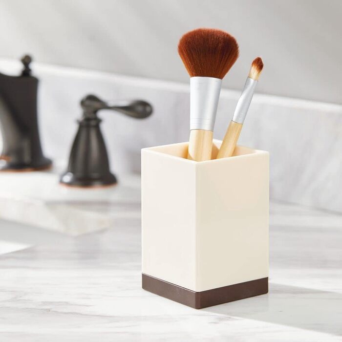 Набір аксесуарів для ванної кімнати mDesign 4-Piece – тримач для зубних щіток, дозатор мила, мильниця та стаканчик, кремово-бронзовий колір, міцний пластик