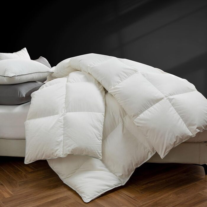 BPC Luxurious Goose Down Duvet 155x220, Lightweight Summer Duvet with Down, Extremely Soft, Fluffy Feather and Down Filling, Öko-Tex and RDS Certified Down Duvet 155x220 cm