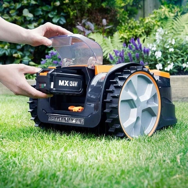 Робот-газонокосарка LawnMaster VBRM16 OcuMow для площі до 100 м², бездротовий та ефективний