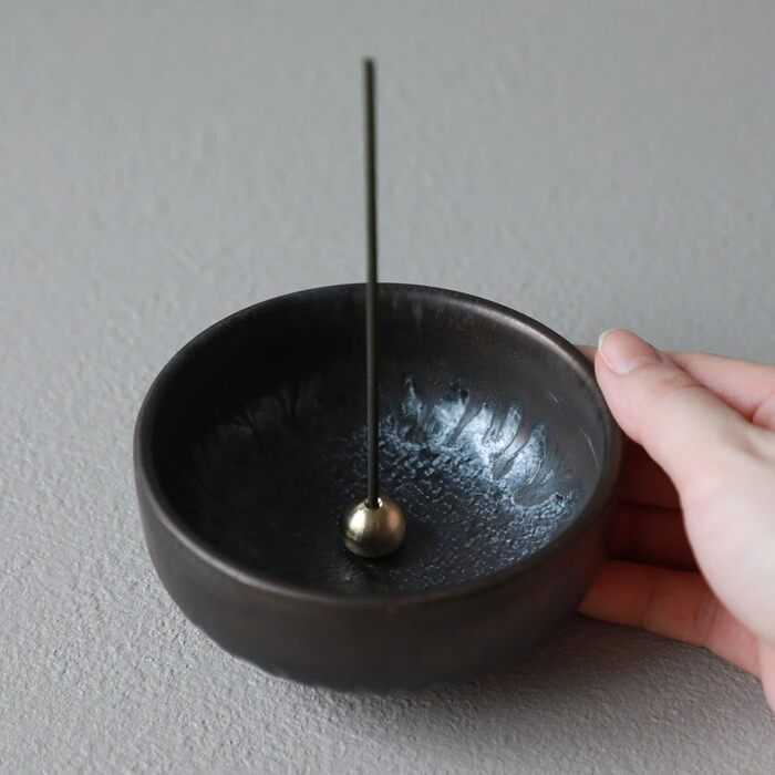 Asayu Japan Incense Holder - Zen - For 10cm Incense Sticks, Made in Japan, Traditional Ceramic Ash Catcher, Includes Detachable Brass Stand - For Yoga, Meditation, and Relaxation