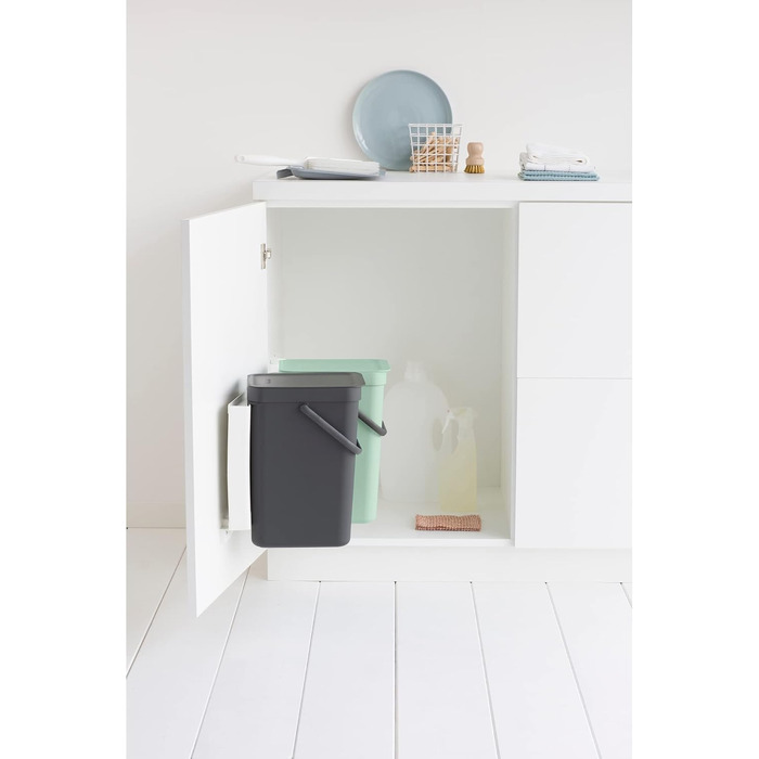 Сміттєвий кошик Brabantia Sort & Go з кришкою 16 л (світло-зелений), компактний контейнер для сортування відходів з ручкою
