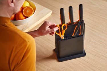 Набір ножів Fiskars Functional Form: блок з 5 ножами (овочевий, для томатів, Santoku, кухонний, для хліба), пластик, чорний